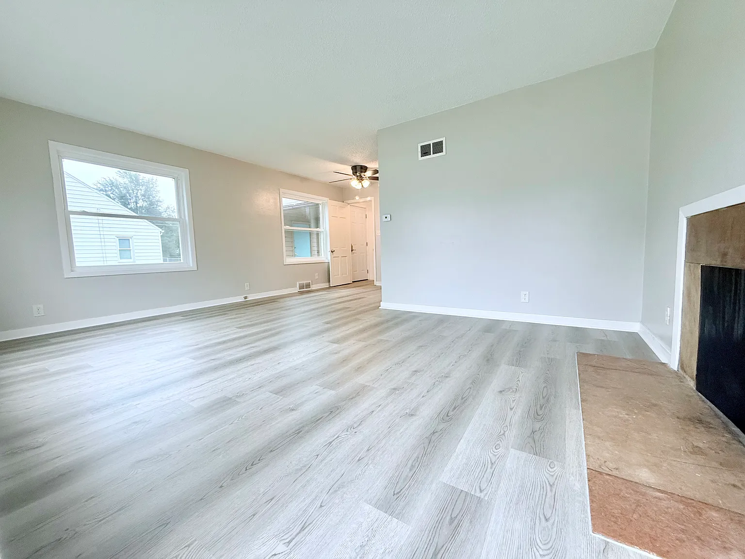 2 bed, 800 sqft, $775 — Photo 2