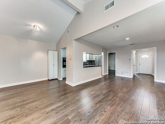 4th image of 1814 Edgehill Dr