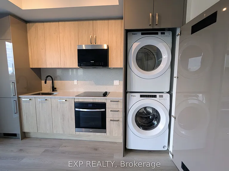 280 Dundas St W #814 — Photo 10