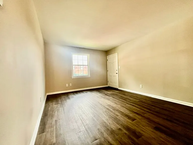317 E 8th St SW — Photo 5