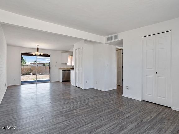 4th image of 3994 S Evergreen Ave