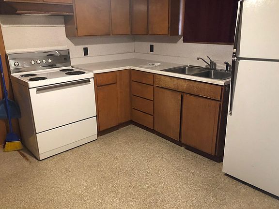 3rd image of 12 Garden Ave