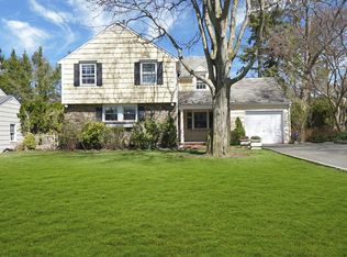 7 Winthrop Rd, Port Washington, NY 11050