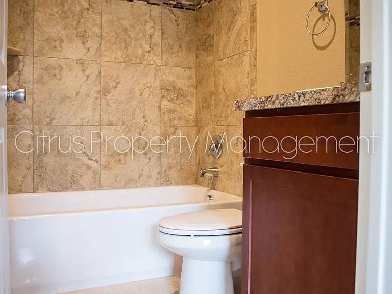 2419 S Shine Ave — Photo 21