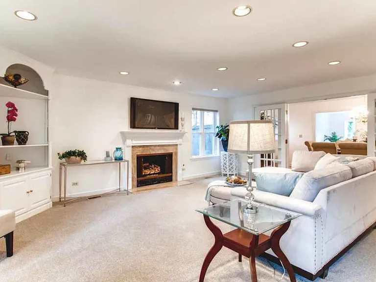1058 Wilmette Ave — Photo 3