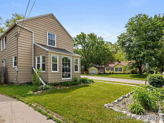 4th image of 1133 Elliott St SE