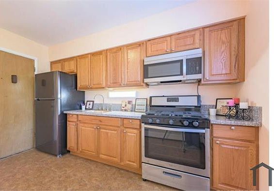 1st image of 6823 N Seeley Ave #2