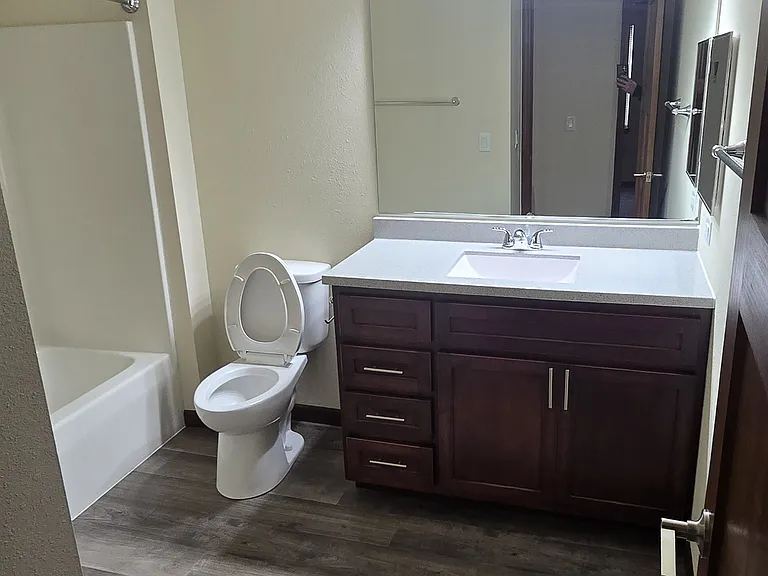 Park Ridge Apartments — Photo 17