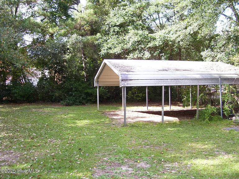 402 Sanborn St — Photo 24