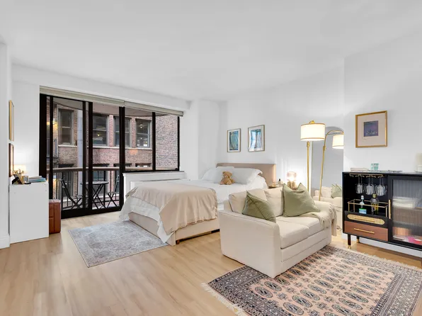 45 East 25th Street image 1 of 7