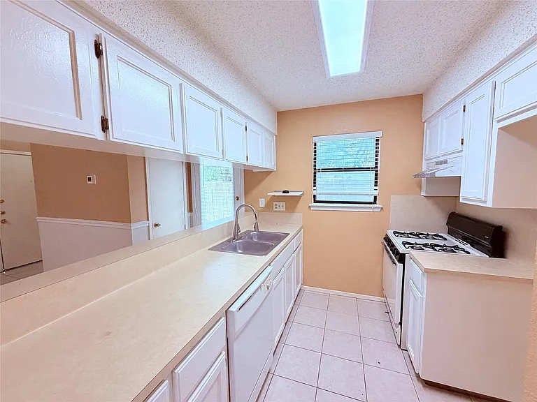 6503 Columbia Oaks Ct #A — Photo 11