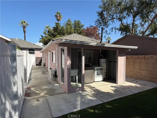204 1/2 E I St, Ontario, CA 91764