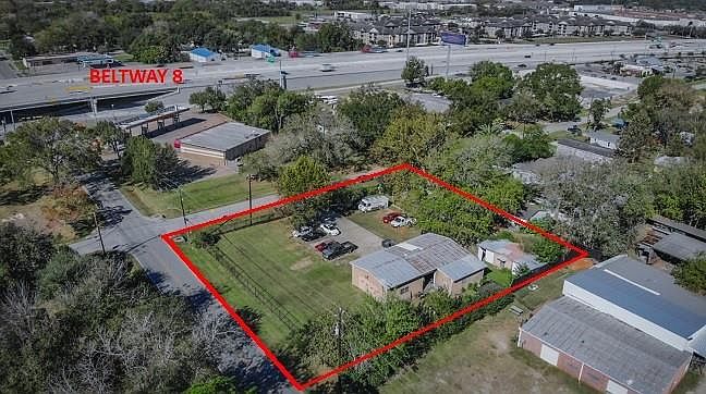 2nd image of 2439 Oleander Dr