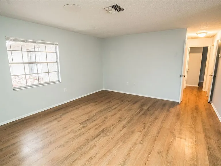 1277 Sylvia Ave — Photo 9