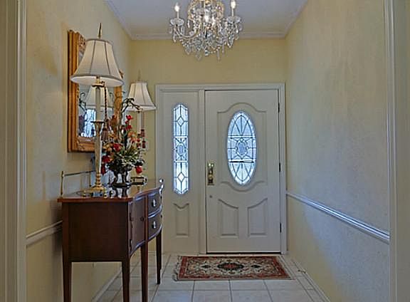 Lovely  Entry  with Leaded Glass Door!