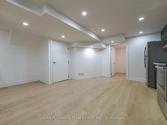 4th image of 10 Pardon Ave