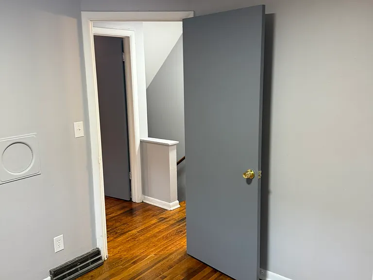 905 N Meadows Ct #D — Photo 2