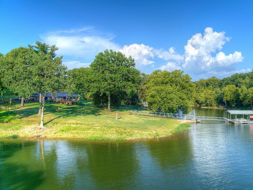 Pristine waterfront location