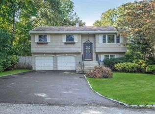 226 Wildwood Rd, Ronkonkoma, NY 11779