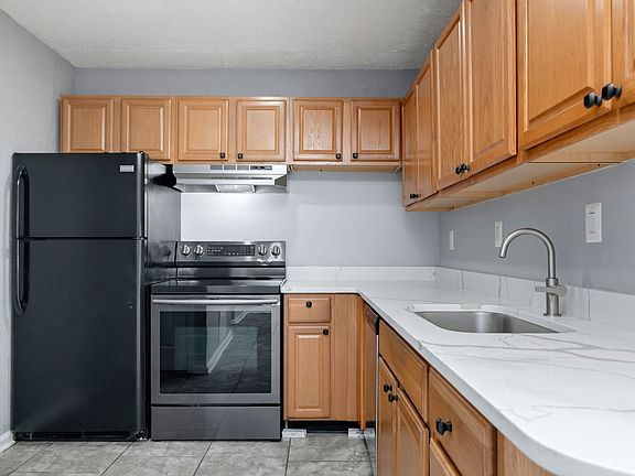 5th image of 611 Denton Cir