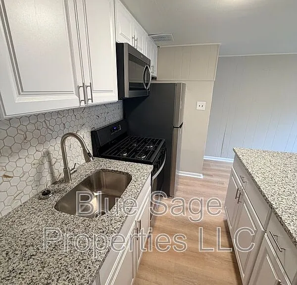 117 Ervin Ave — Photo 6