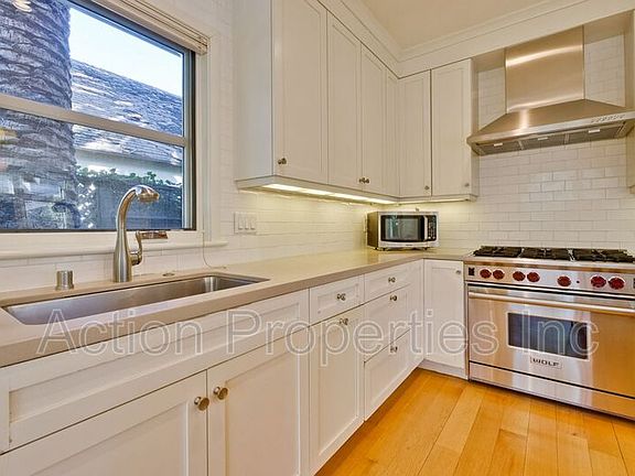 5th image of 420 Guinda St