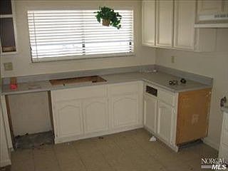 2nd image of 1402 Matthew Dr
