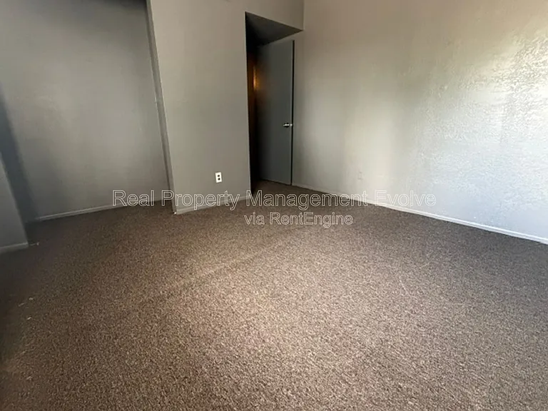2689 W Ocotillo Rd — Photo 18