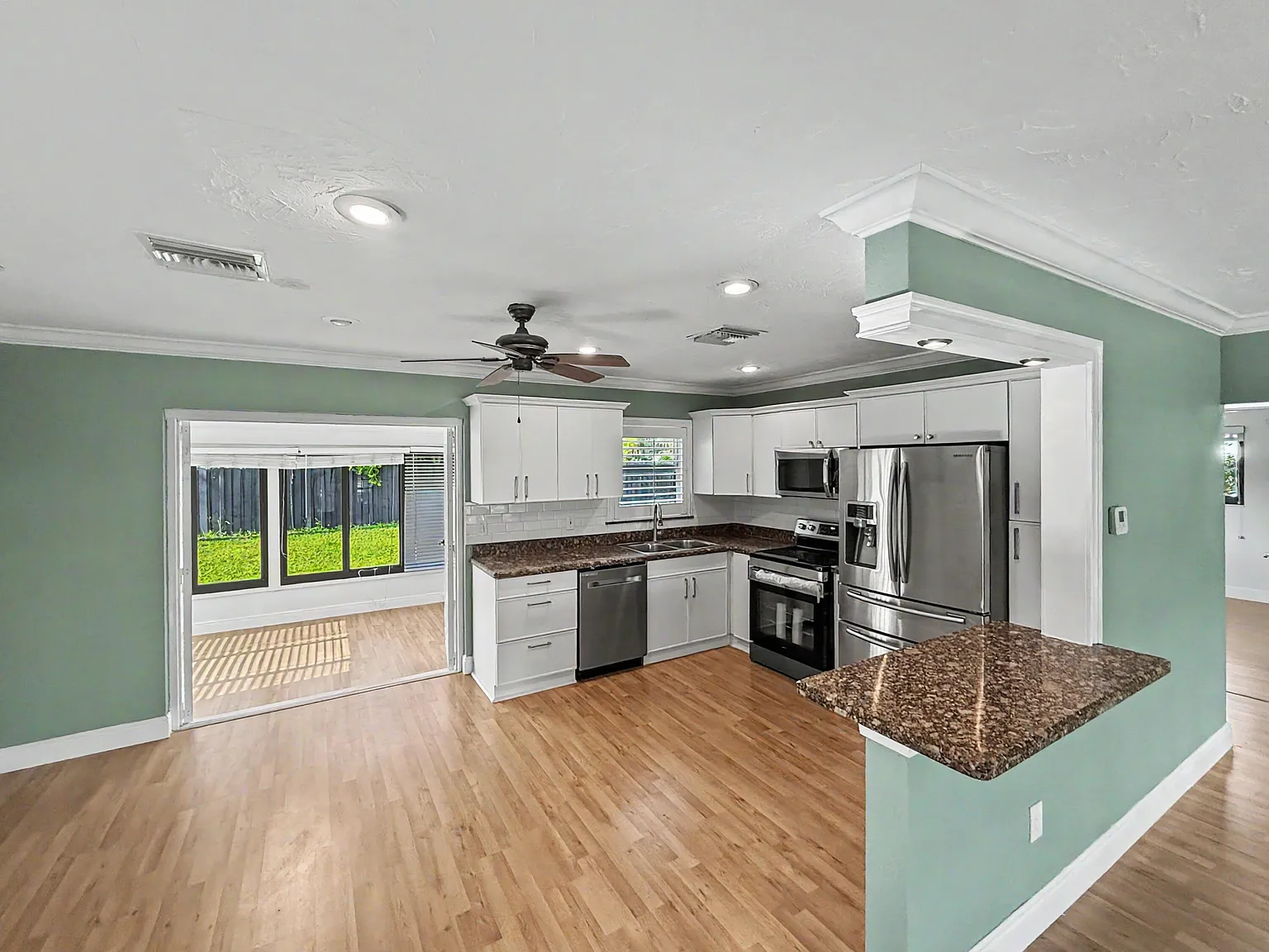 2 bed, 2.0 bath, 1334 sqft, $4,200 — Photo 4