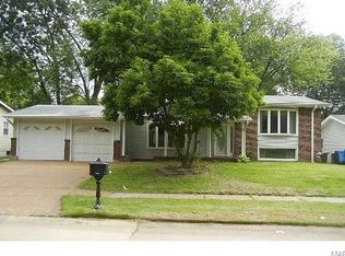 2353 Blue Heron Dr, Florissant, MO 63031