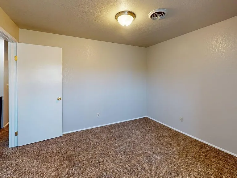 111 NW Columbia Ave #3 — Photo 7