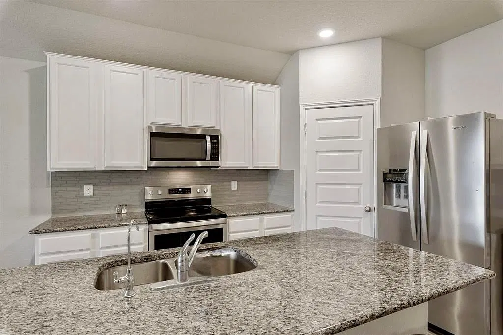 3 bed, 2.5 bath, 1675 sqft, $2,095 — Photo 4
