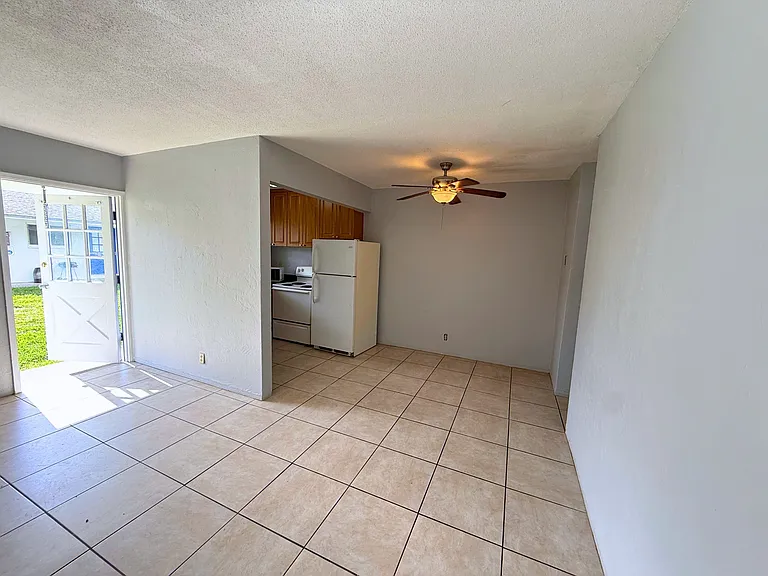 1958 Liberty St #9 — Photo 1
