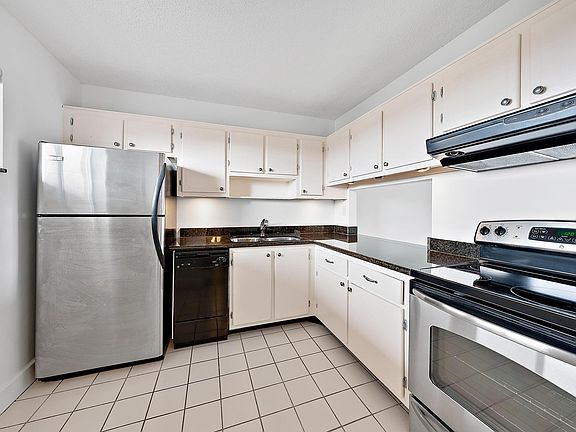 5th image of 2728 N Garden 310 Drive N #310