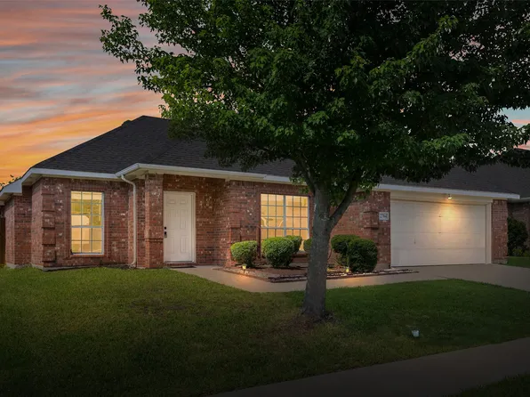 2704 Pennington Dr, Sachse, TX 75048