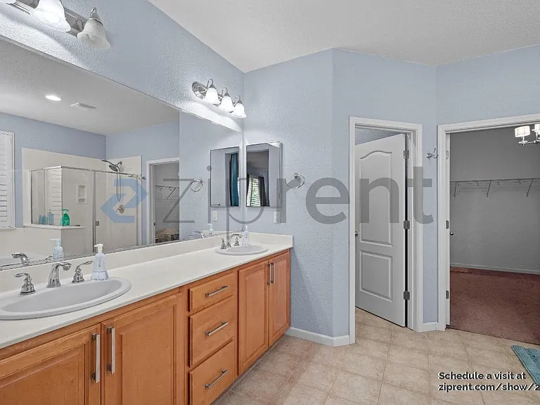 887 Hampton St — Photo 15