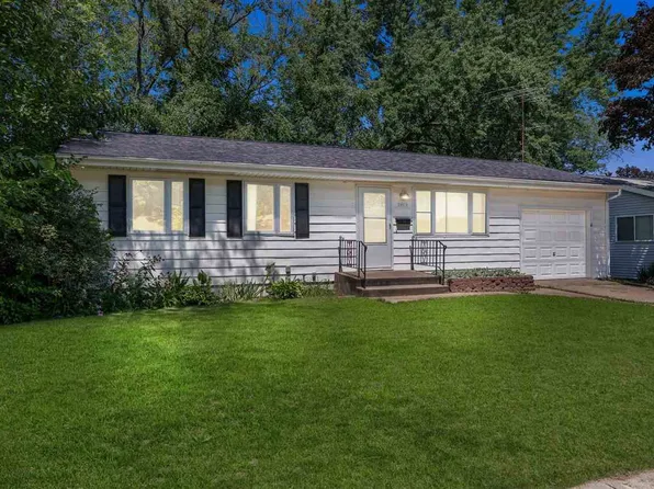 2413 Miami Dr, Iowa City, IA 52240