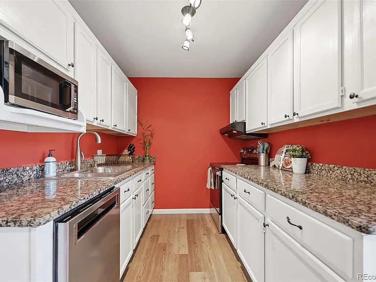 1169 S Monaco Street Pkwy — Photo 12