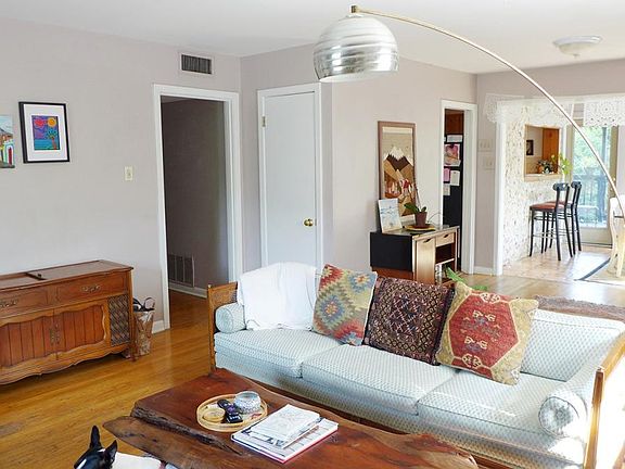 2nd image of 310 W Mistletoe Ave