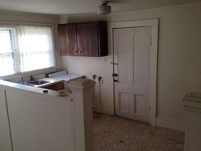 2nd image of 610 Roanoke St