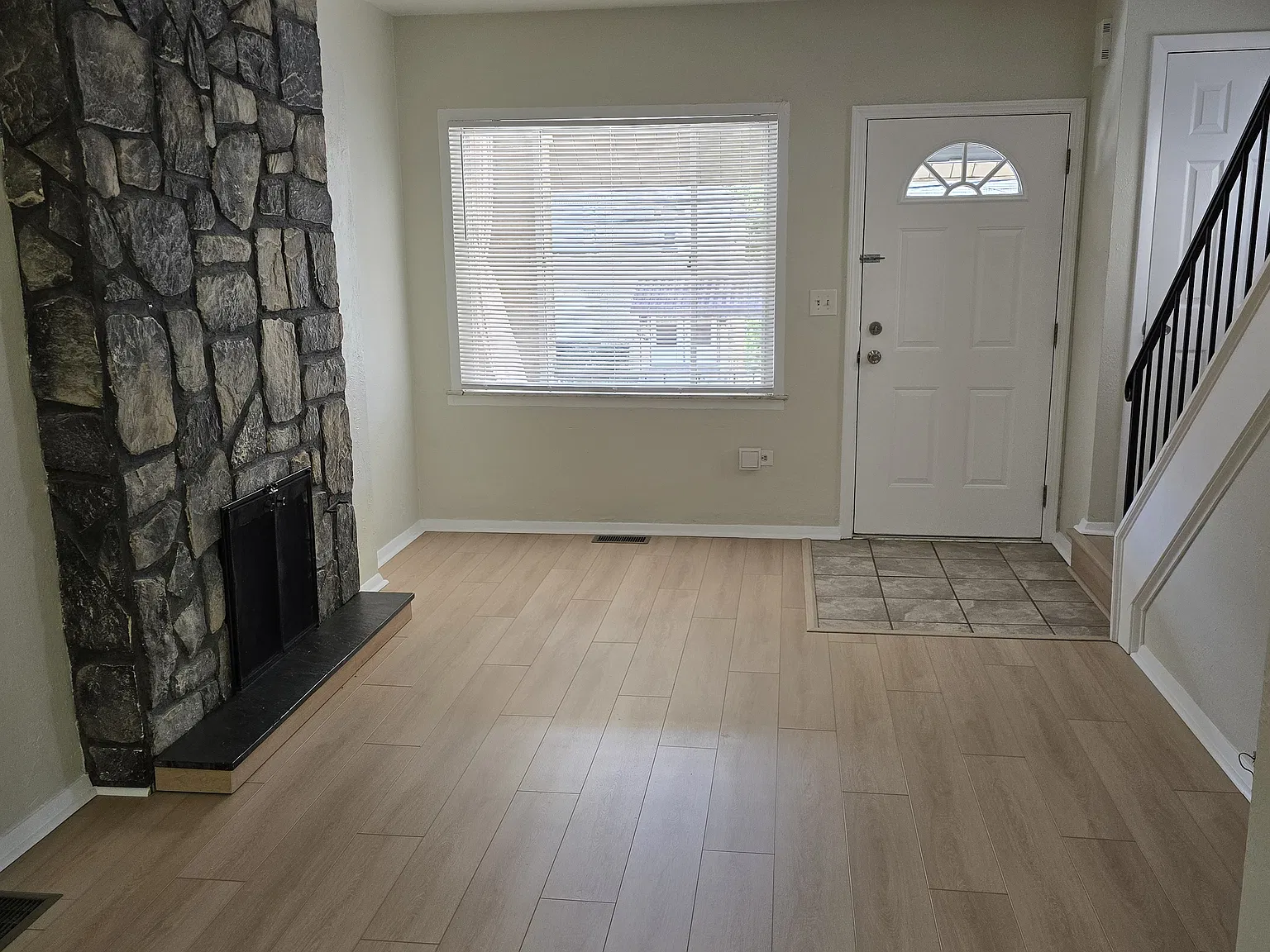 2 bed, 1.5 bath, 936 sqft, $1,400 — Photo 4