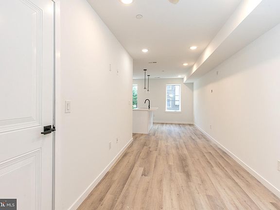 4th image of 2120 W Master St Floor 2