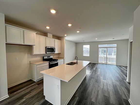 2nd image of 2119 Yellowstone Blvd