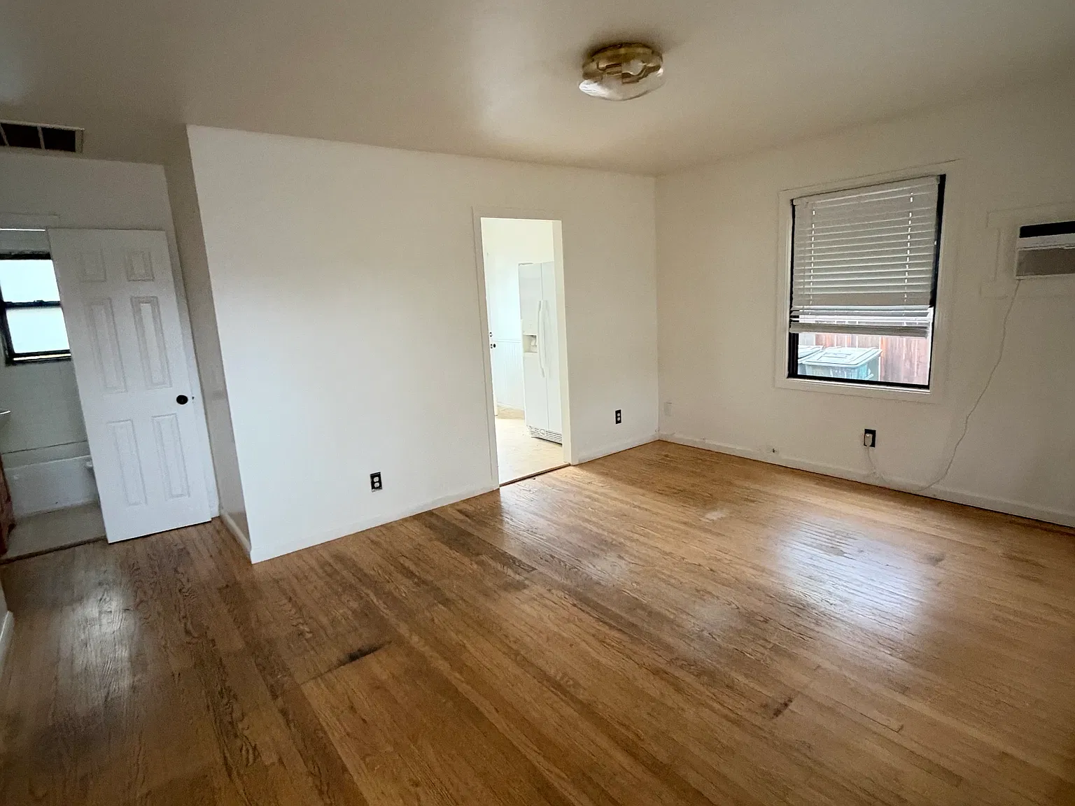 3 bed, 750 sqft, $2,750 — Photo 2