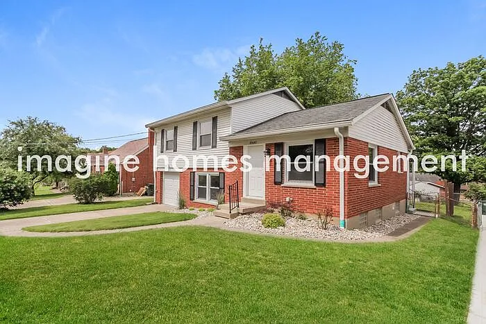 10685 Plainfield Rd — Photo 2