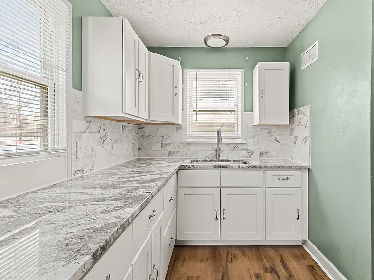 346 N 21st St — Photo 9