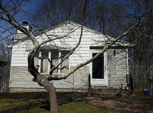 41 Adobe Dr, Shirley, NY 11967