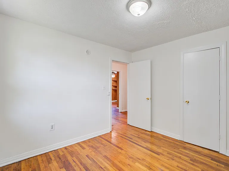 2418 1/2 Laurel St — Photo 25