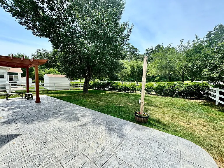 2424 Seven Kings Rd — Photo 29