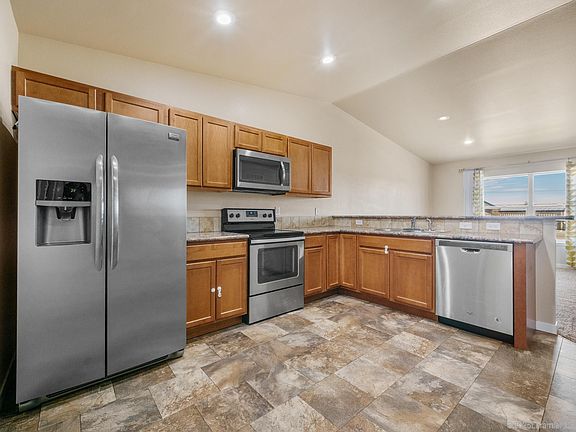 4th image of 1060 Evans St